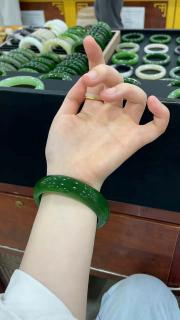 和田玉手镯碧玉菠菜绿玉石宽面玉镯子女款母亲节