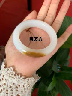 和田玉俄料顶级一口糖手镯颜色非常漂亮